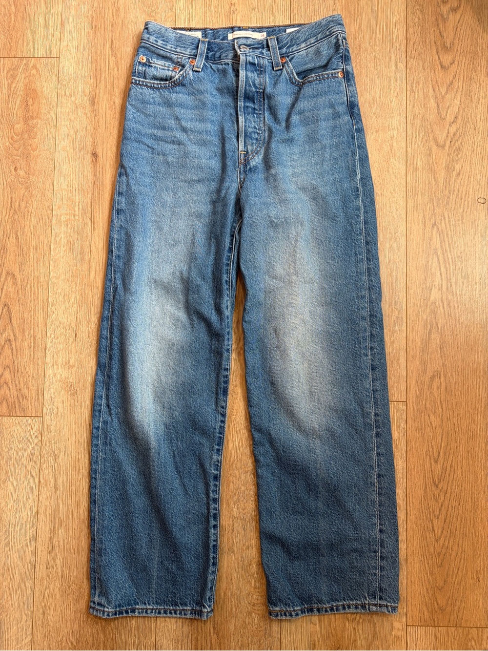 Levi’s Premium Ribcage Straight Jeans High Rise Medium Wash Size 26 - Picture 2 of 9
